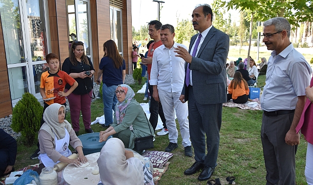 Kursiyerlerin eserleri Iğdır Millet Bahçesinde sergilenmeye başladı