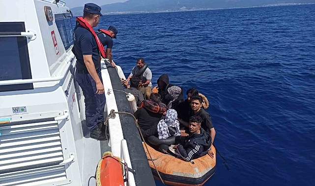 Lastik bot içerisindeki 10 düzensiz göçmen kurtarıldı