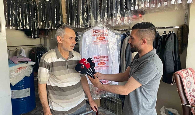 Müşterisinin ceketinde unutulan altınları buldu ve sahibine teslim etti