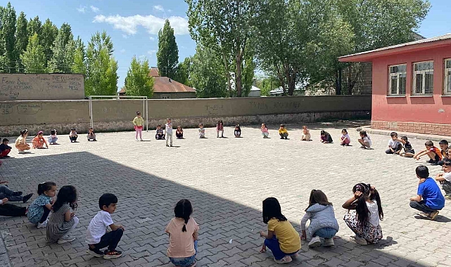 Öğrenciler, bilimsel faaliyetlerin yer aldığı programda bir araya geldi