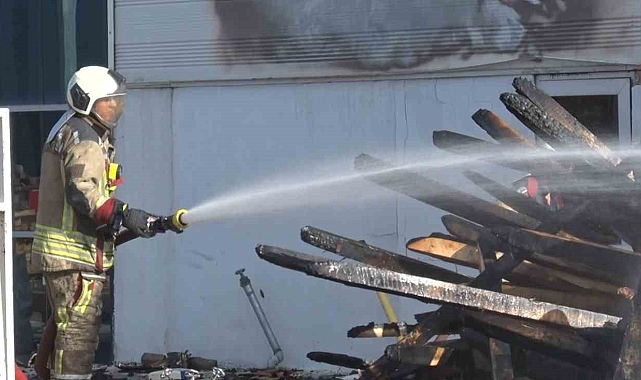 Palet fabrikasındaki yangın, Çikolata fabrikasına da sıçradı