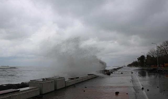 Samsun valiliği, &#039;denize girilmemesi&#039; uyarısı yaptı