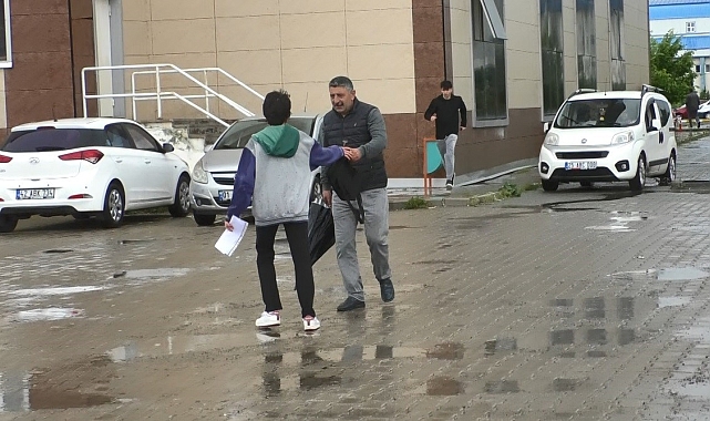 Sınava geç kalan 3 öğrenciyi polis yetiştirdi