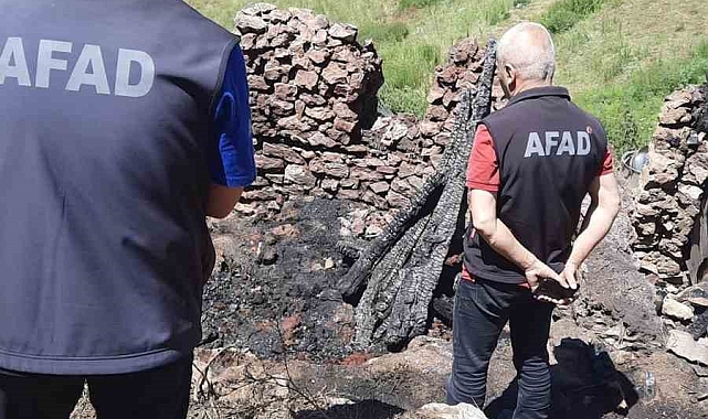 Sobadan çıktığı tahmin edilen yangında 5 yayla evi kullanılamaz hale geldi