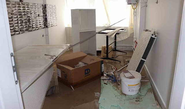 Su basan evlerde tahliye çalışmaları devam etti