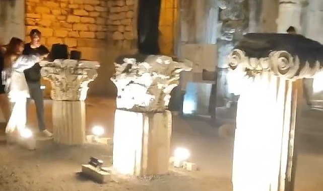 Tarihi kalıntıların üzerinde danslı hareketler