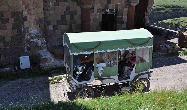 Tarihi kenti Ani, yabancı turistlerin ilgi odağı