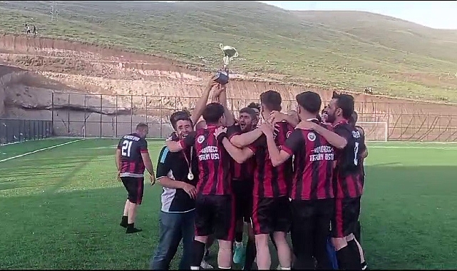 Tekman Akçakoca Spor, Hürriyet Tatos Spor'u 4-2 mağlup ederek kupanın sahibi oldu