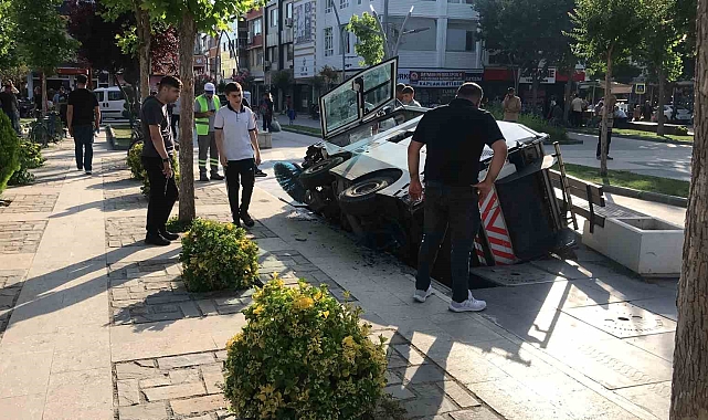 Temizlik aracı havuza düştü