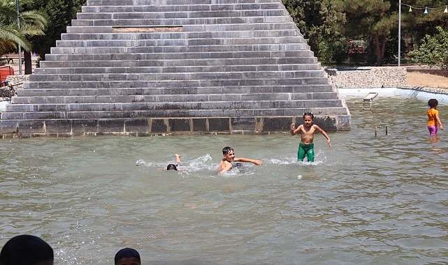 Termometreler çıldırdı. Sıcaktan bunalan vatandaşlar, her yolu denedi