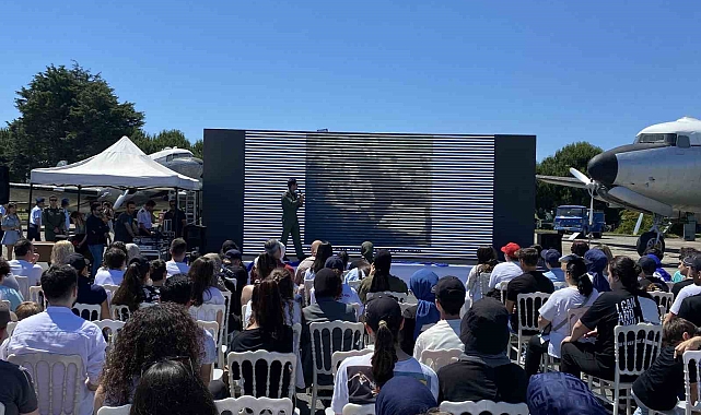 THK kuruluşunun 113. yılında Bakırköy&#039;de gösteri uçuşu yaptı