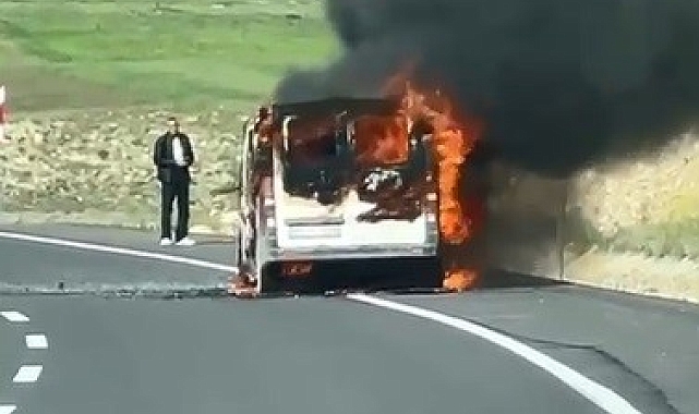 Ticari araç seyir halindeki alev alev yandı