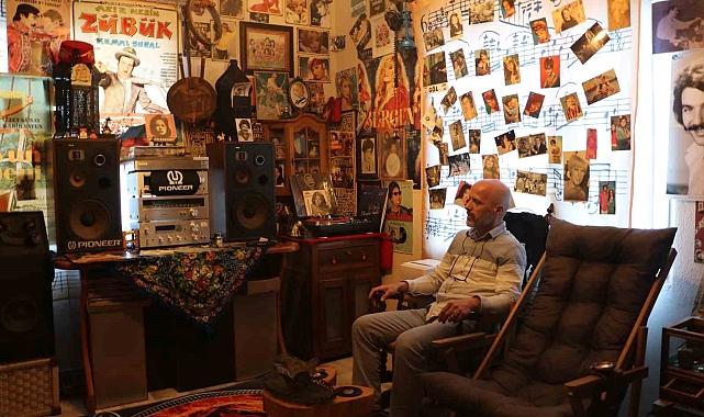 Toplamaya Başladığı Taş Plaklar İle Koleksiyoner Haline Geldi