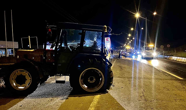 Traktörle otomobil çarpıştı. 7 kişi yaralandı