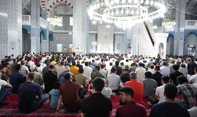 Türkiye'de ilk Kurban Bayramı namazı Iğdır'da kılındı