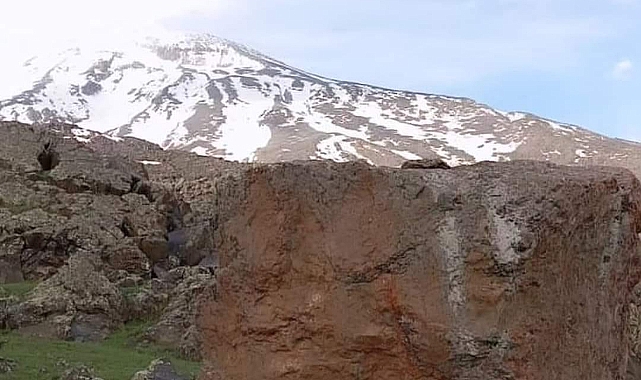 Türkiye&#039;nin çatısı Ağrı Dağı&#039;nın eteklerinde gizemli kaya