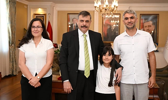 Valisi Çiftçi, 2. sınıf öğrencisi Eyşan Duru ve ailesini makamında kabul etti
