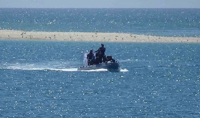 Van Gölü&#039;ne girdikten sonra kaybolan şahıstan hala haber yok