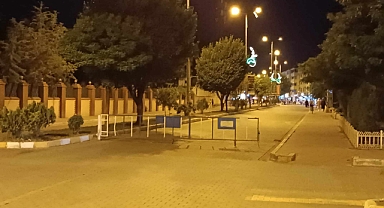 Ve sonunda Vali yolu araç trafiğine kapatıldı