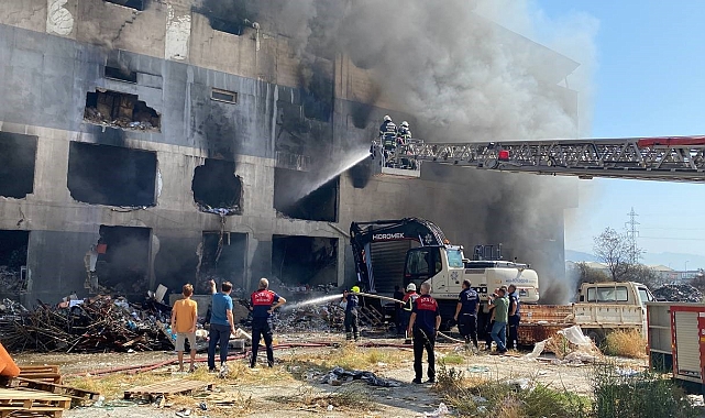 Yangın,16 saat geçmesine rağmen söndürülemiyor