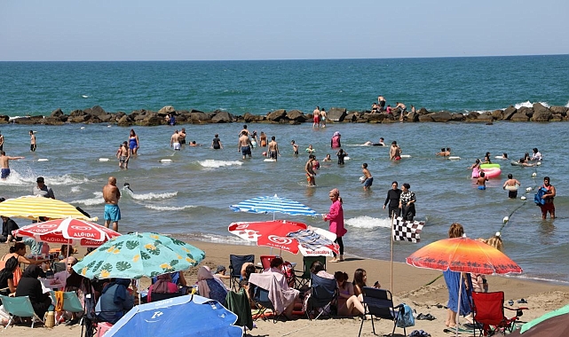 Yasak kalktı, sahilde adım atacak yer kalmadı