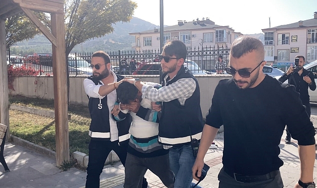 Yaşlı adamı öldürüp karısını yaralayan zanlı, polislerin ifadesini baskı altında aldığını söyleydi