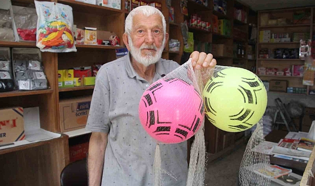 Zincir marketlere rağmen, her gün bakkalını açmayı sürdürüyor