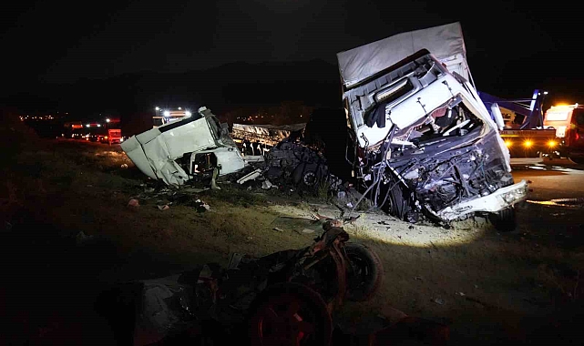 Zincirleme trafik kazasında 3 kişi öldü, 4 kişi ağır yaralandı