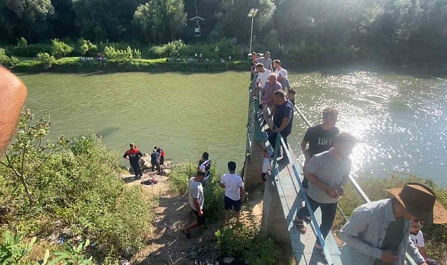 22 yaşındaki genç, girdiği ırmakta kayboldu