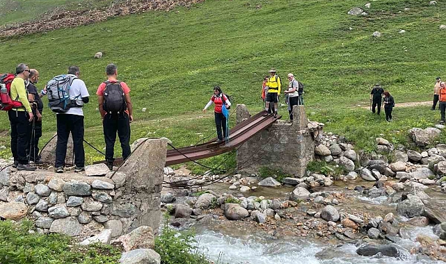 32 kişilik bir kafile, yaylada yorulmadan yürüdüler