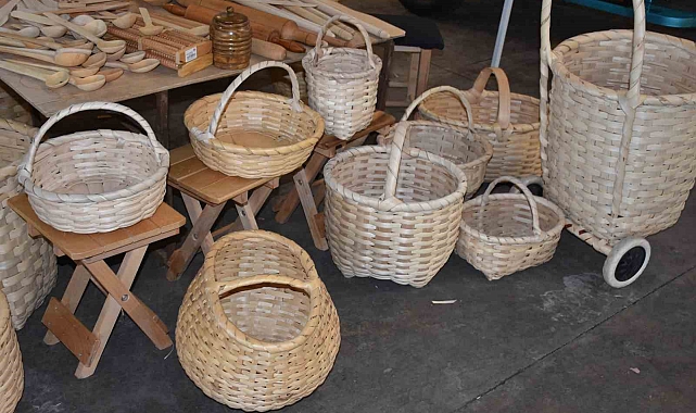 40 yıldır fındık dalından sepet örüyor