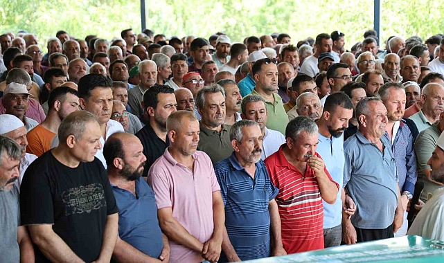 Adana&#039;da köprüden baraj gölüne düşen otomobilde hayatını kaybeden aile, toprağa verildi