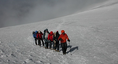 Ağrı Dağına tırmanan dağcılar bu kurallara uymazsa cezai işleme maruz kalacak!