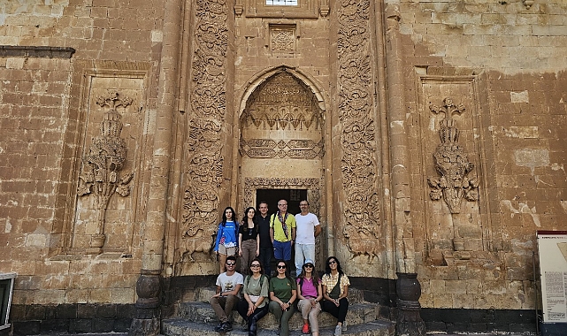 Ağrı Dağı&#039;na &#039;zirve tırmanışı&#039; yapacak olan Türk nöroloji derneği, İshak Paşa Sarayında