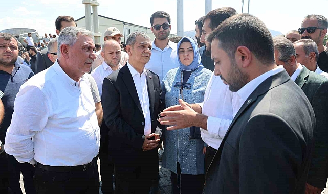 AK Parti heyetinden grevde olan işçilere destek