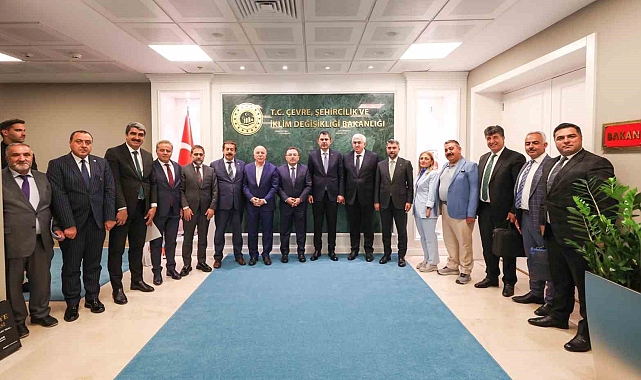 AK Parti heyetinden Şehircilik ve İklim Değişikliği Bakanı Murat Kurum&#039;ya ziyaret