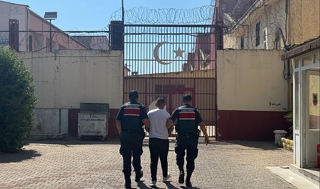 Akaryakıt istasyonundaki şahısları silahla tehdit edip kaçan 19 yaşındaki genç, yakalandı