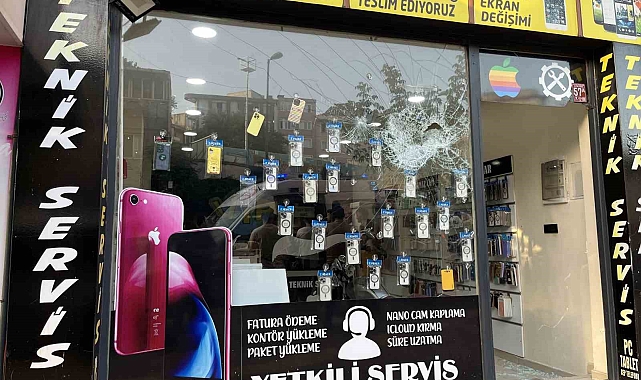 Alacak verecek tartışması yüzünden husumetlisinin dükkanını taşladı