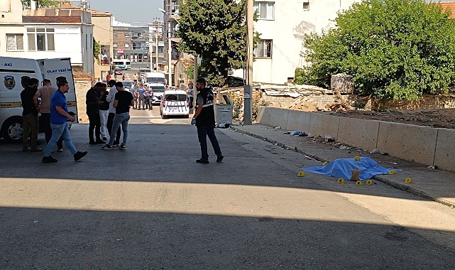 Aralarında husumet bulunan eski damatlarının yakınları tarafından silahlı saldırıya uğradılar