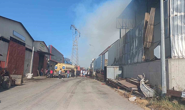 ASTİM OSB&#039;de bulunan geri dönüşüm merkezinde yangın çıktı