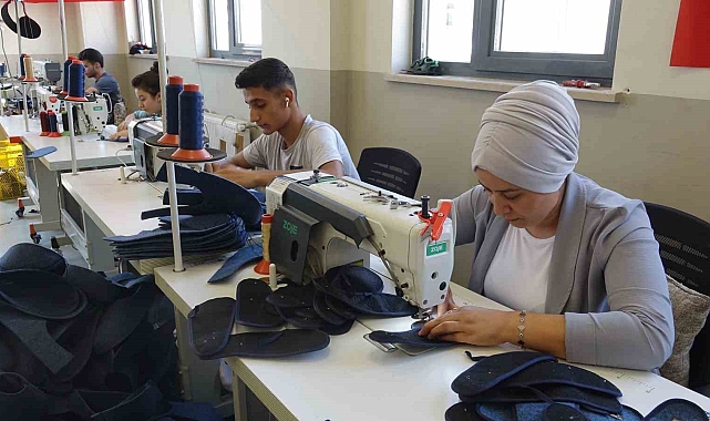 Ayakkabı saya atölyesini kurarak kendi işinin patronu oldu