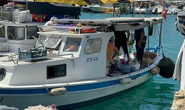 Balıkçı barınağında bir kişi teknesinde ölü bulundu