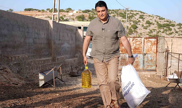 Başkan Umut Yılmaz, ihtiyaç sahibi ailelere kendi elleriyle gıda yardımı dağıttı