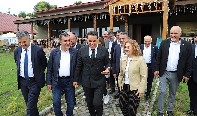 Başkanı Özer ve beraberindekiler, Ardahan Belediyesini ziyaret etti