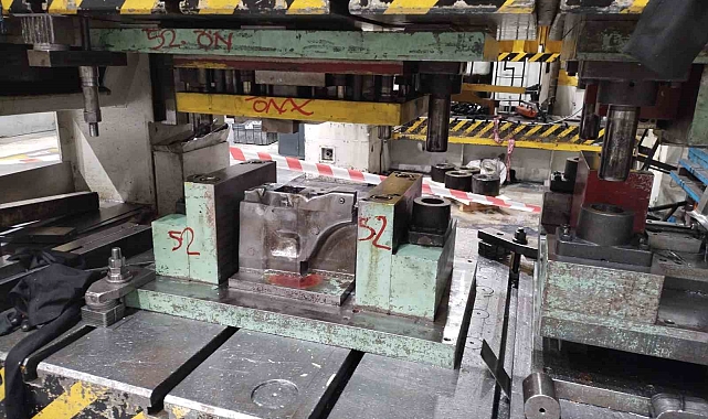 Baskı makinesin sıkışan işçinin eli koptu