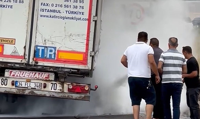 Bir tırın dorsesinde tutuşan balataları, diğer sürücülerin farketmesi, faciayı önledi