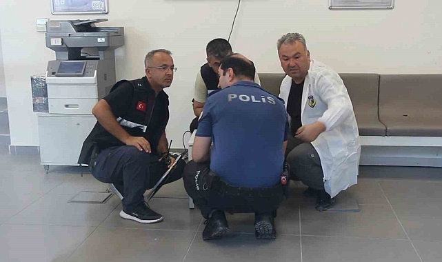 Boşanmak üzere olan eşine bıçakla saldırdı