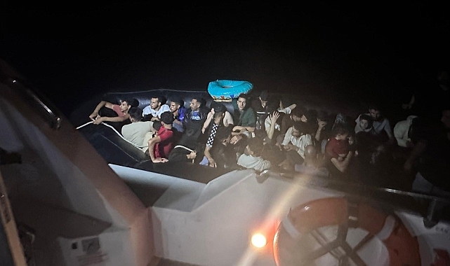 Botun motor arızası nedeniyle sürüklenen 4&#039;ü çocuk 33 düzensiz göçmen kurtarıldı