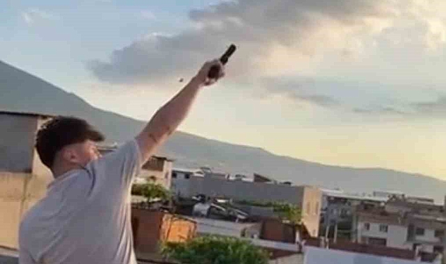 Bursa&#039;da Evinin Çatısından Kurusıkı Tabanca İle Havaya Defalarca Ateş Açtı