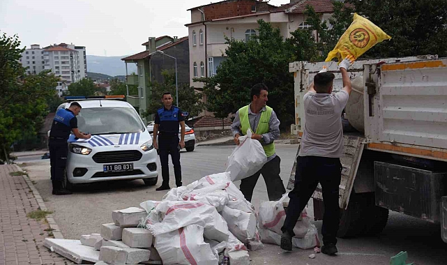Cadde kenarına inşaat atığı bırakan şahsa ceza